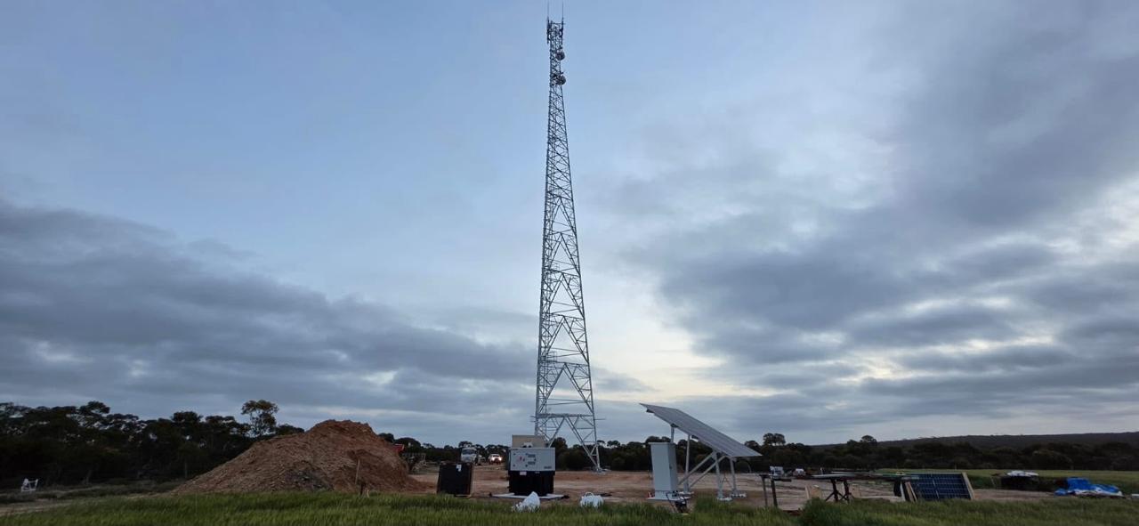 60 metre greenfield telecommunications tower near Esperance WA with off-grid hybrid solar power array